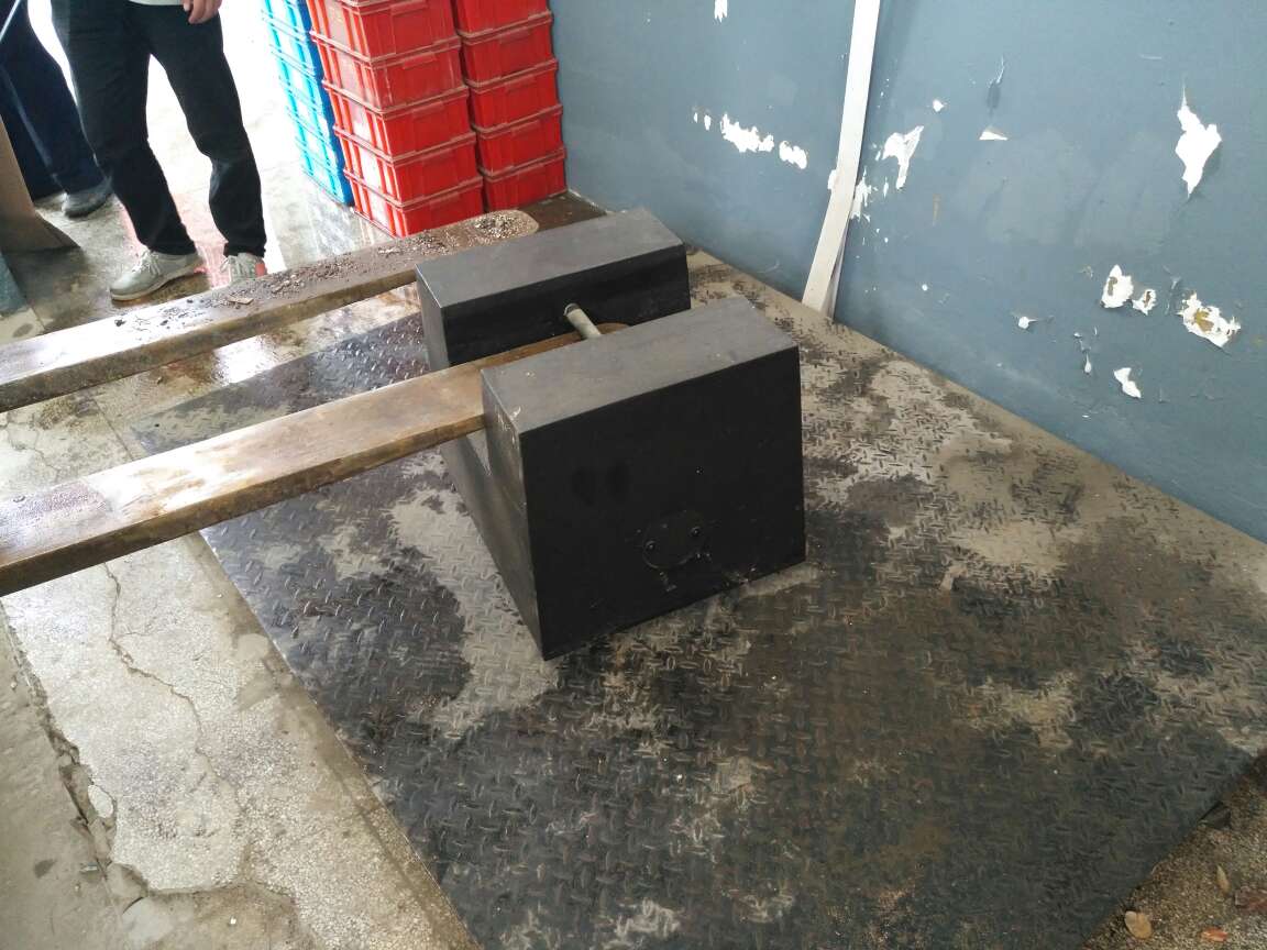 5噸電子地磅檢修調式現(xiàn)場